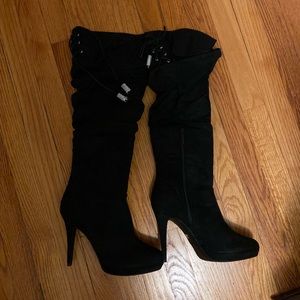 Thalia Sodi suede boots